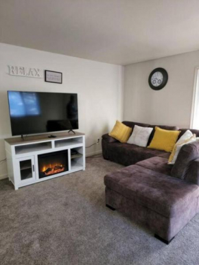 Convenient & cozy 4-br T/H; heated 2 car garage!!